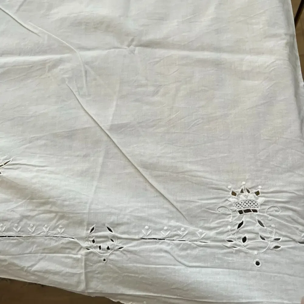 Imperial Elegance White Cotton Tablecloth 98